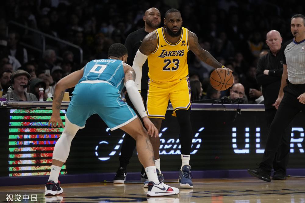 于在这个休 于在这个休