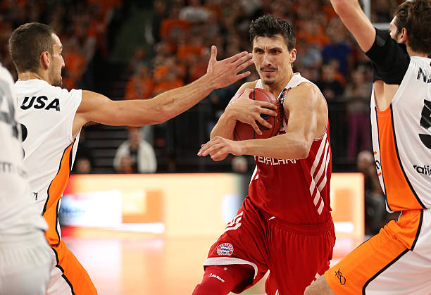 吕迪格:恩德里克很努力且越来越自信,希望他能进更多球